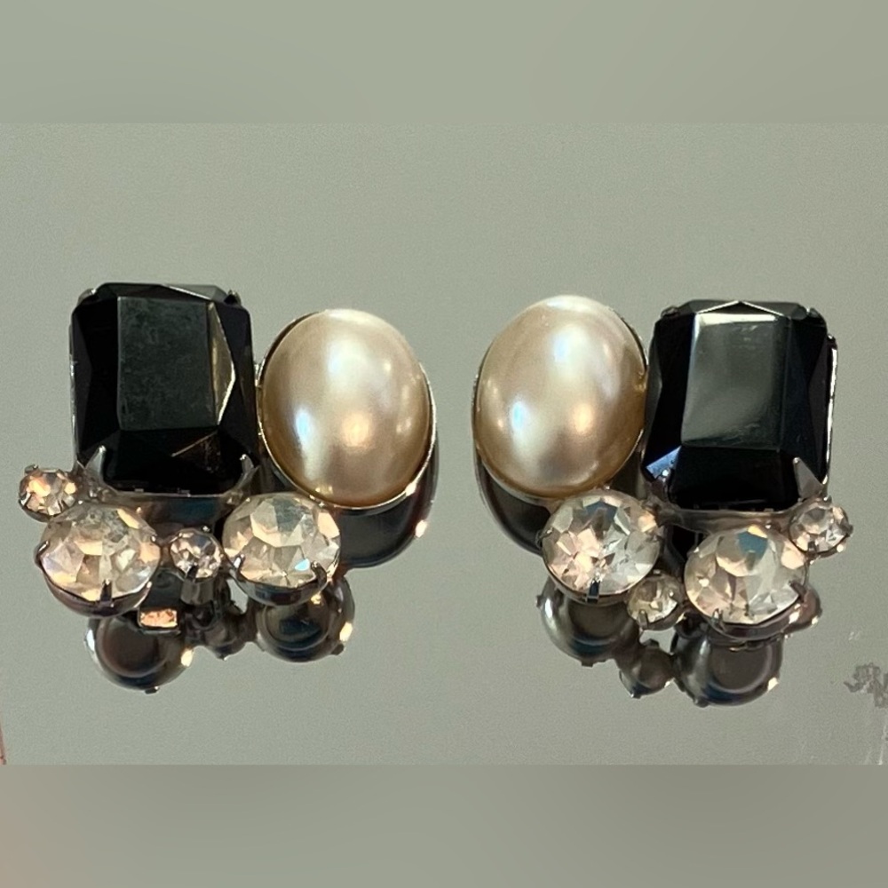 Cluster Rhinestones & pearl clip on earrings